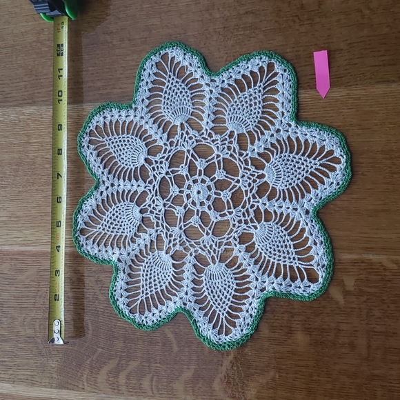 Handmade doili table decor 2 - Picture 1 of 3